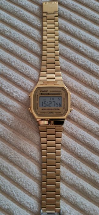 Часовник Casio златист