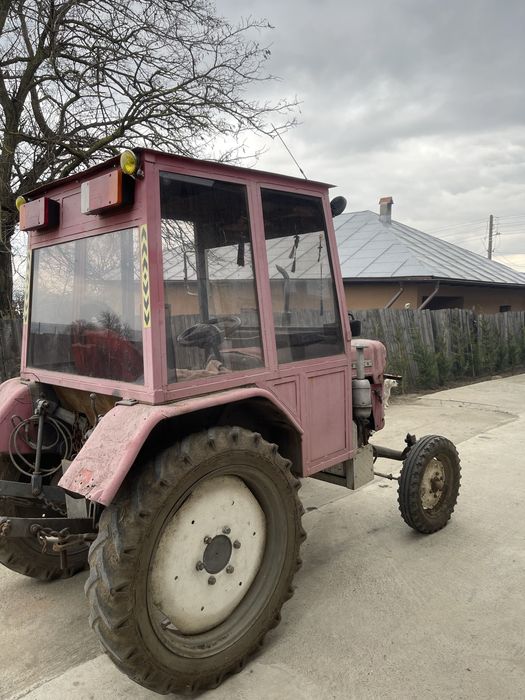 vand tractor  mc cormic 35 cai. mai multe detali la tlf