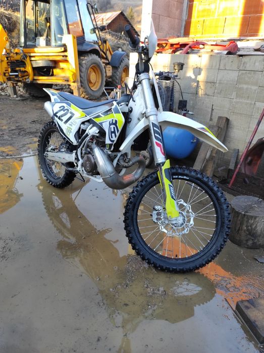 Vând Husqvarna 250