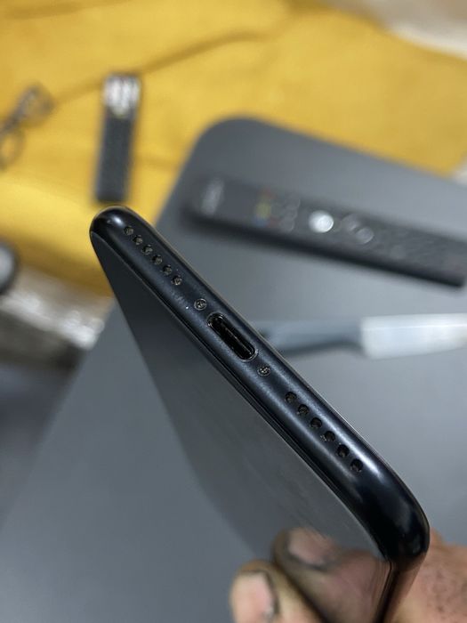 Prodavam iphone se 2020