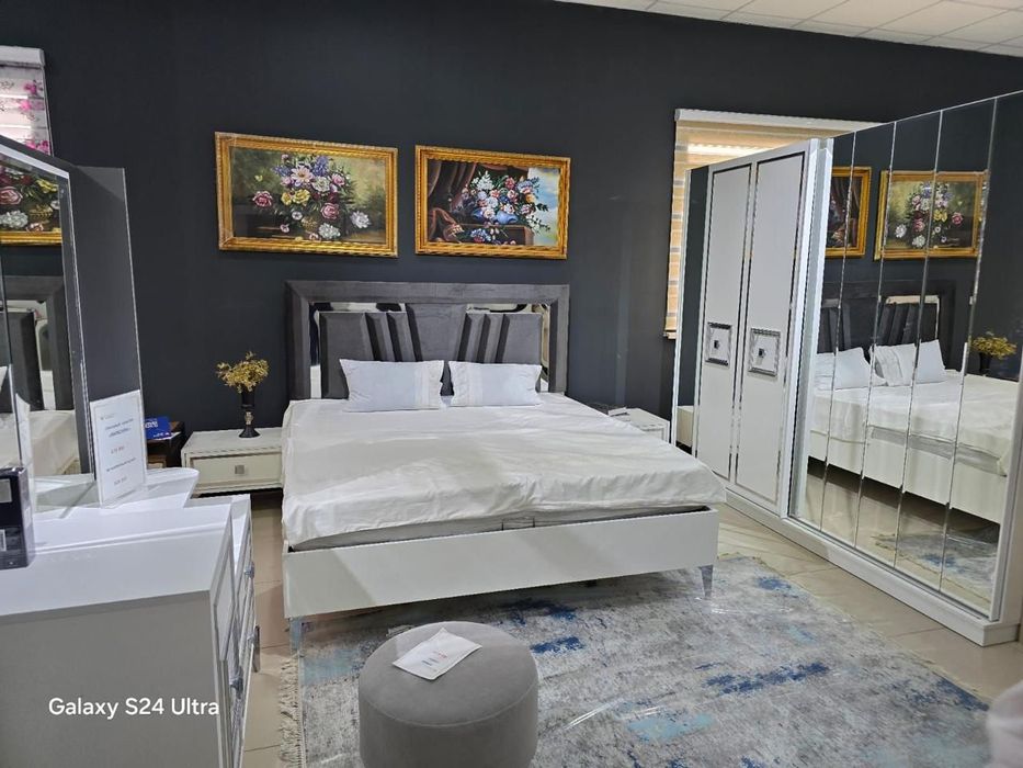 Спальный гарнитур