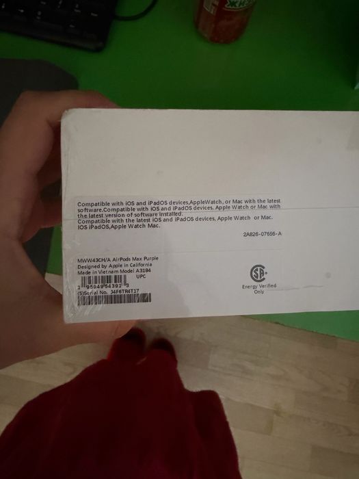 AirPods Max наушник