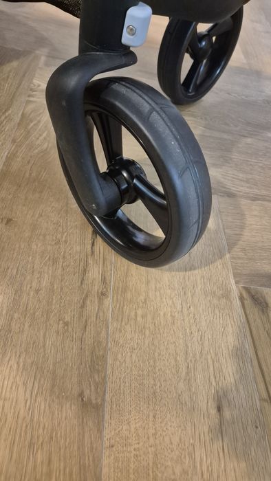 Продавам нова количка  Mima Xary Sport