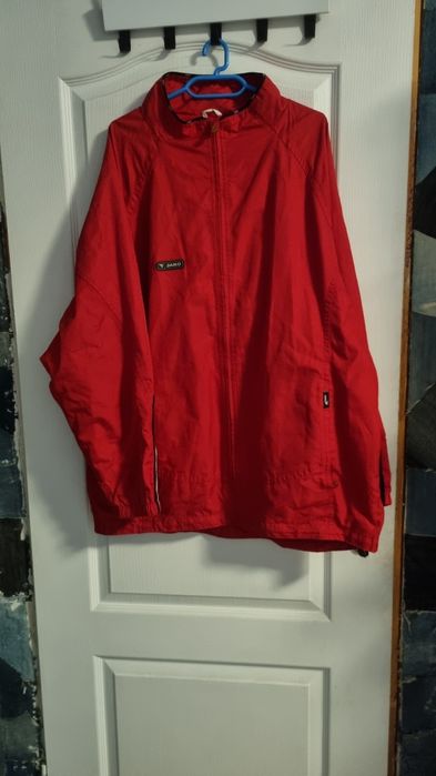 Спортно яке червено