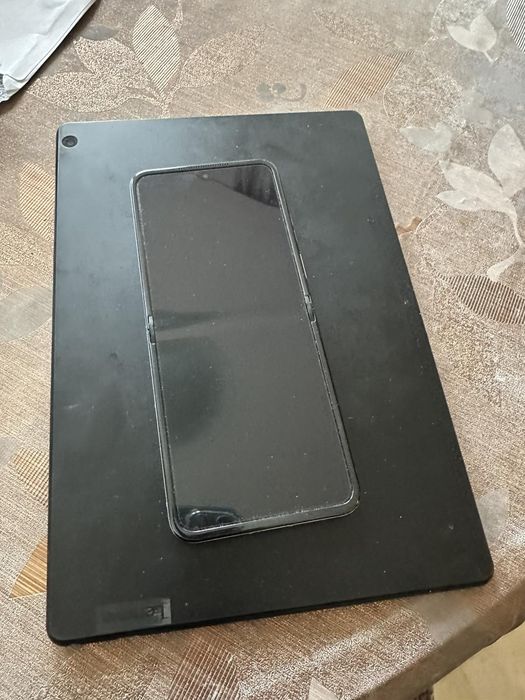 Продавам Motorola razr 60 Swarovski