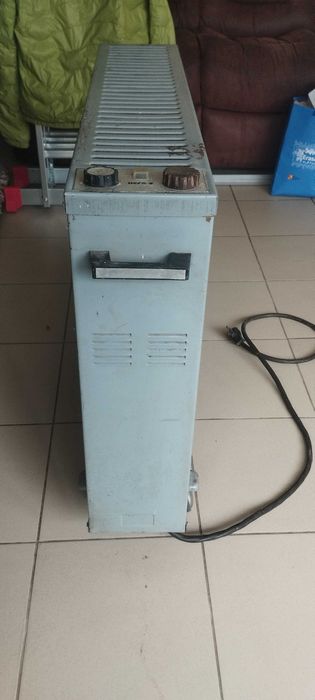 Маслен радиатор с колелца