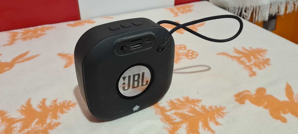 Boxa JBL portabila = 100 lei
