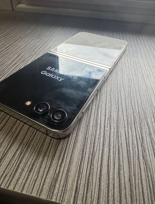 Samsung galaxy z flip 5