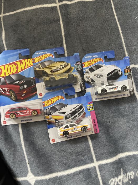 4 машинки HotWheels