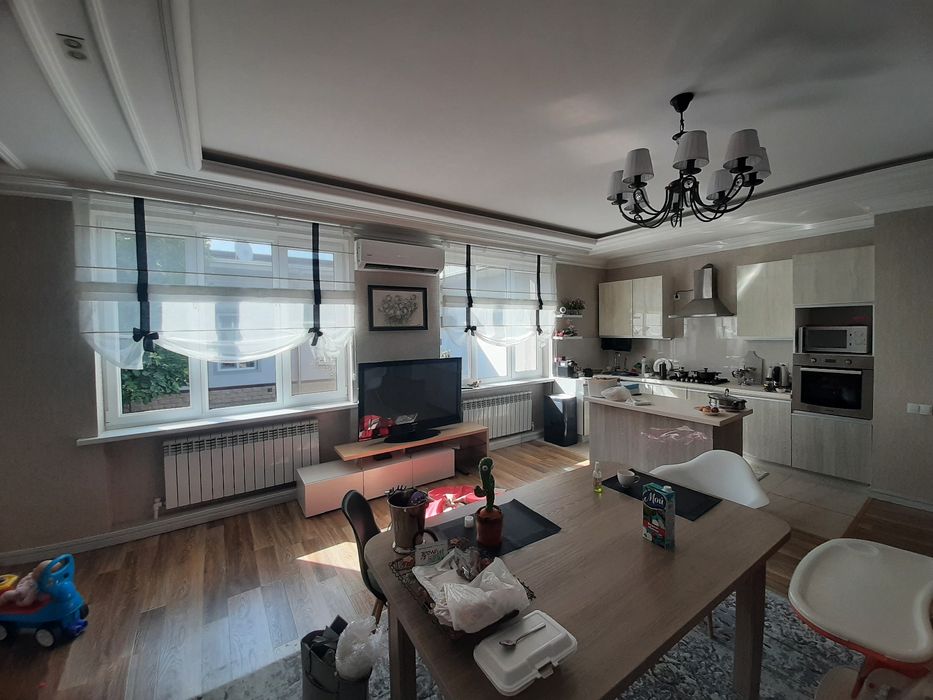 Римские шторы - это элегантно, строго  и оригинально.