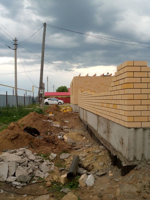 Каменщики строим обекти