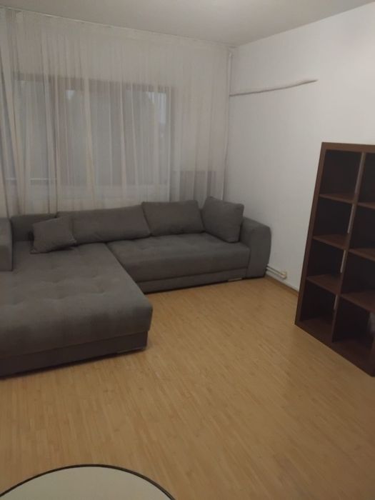 Închiriez apartament