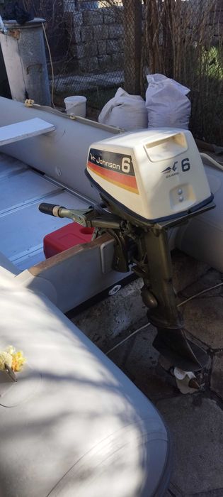 Лодка с двигател твърдото дъно надуваем кил