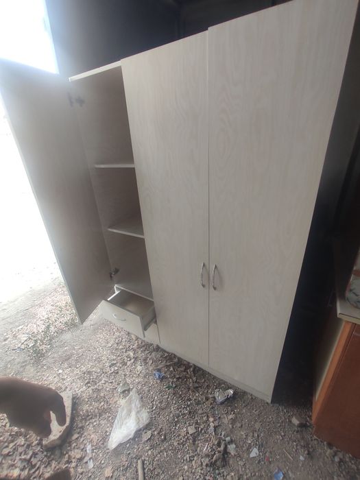 Шкаф белого цвета