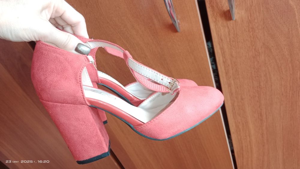 Туфли продам срочно