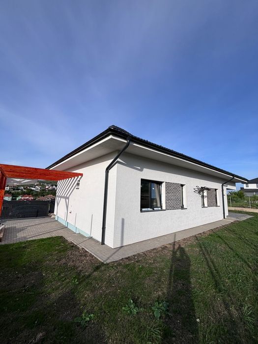 Persoana fizica vand casa unifamiliala Parter intrare Chinteni 170mp