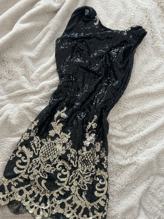 Дамска черна рокля с пайети