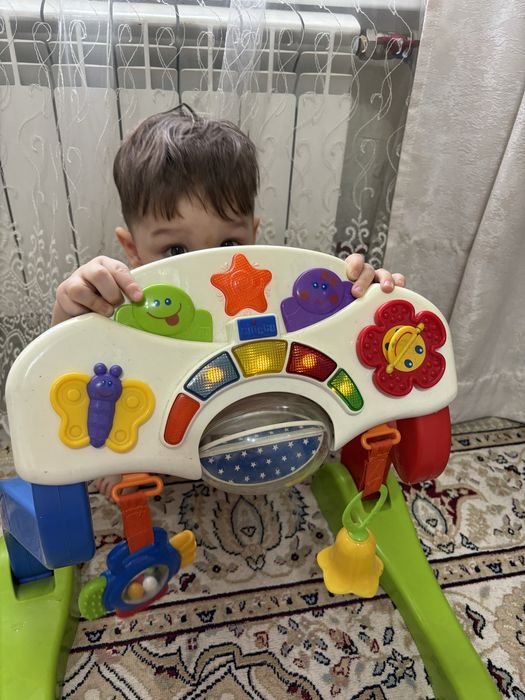 Музыкальная игрушка стойка от Chicco