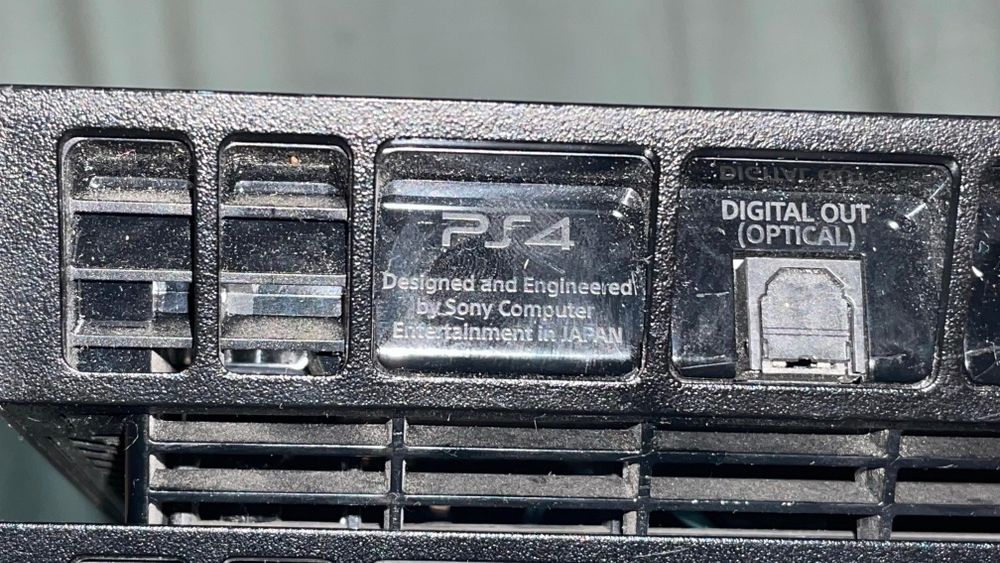 PS 4 plus un joystick