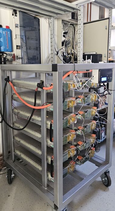 Raft acumulatori Tesla 63,6 kW pentru fotovoltaice