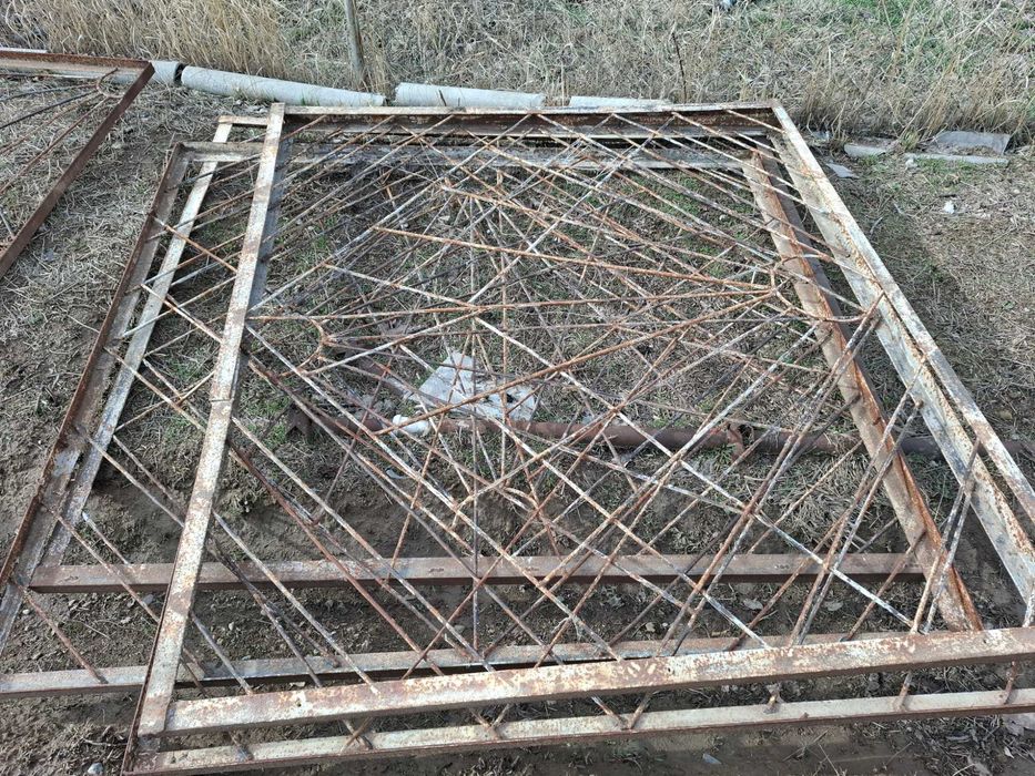 Решетка, дверь металлическая