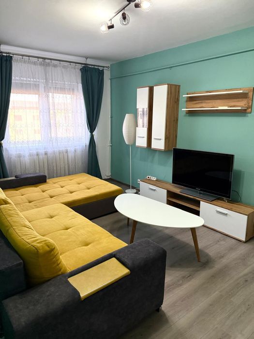 PF De inchiriat apartament 2 camere decomandat!