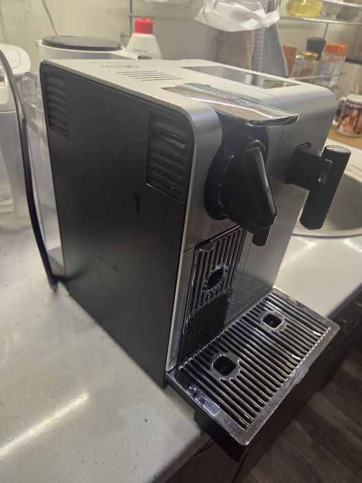Кафе машина  с капсули Delonghi