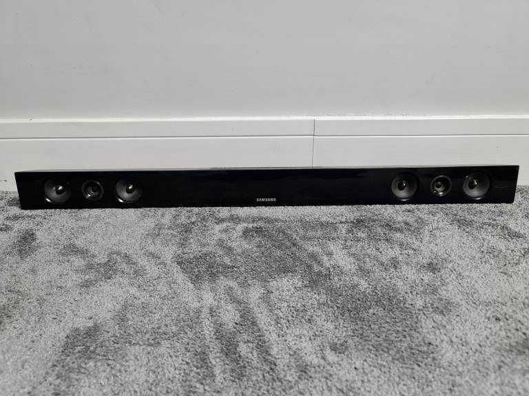 Soundbar Samsung HW-D450.  Soundbar-ul Samsung HW-D450  în stare bună de funcționare.