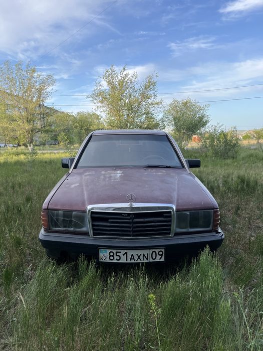 Мерседес 190Е.
