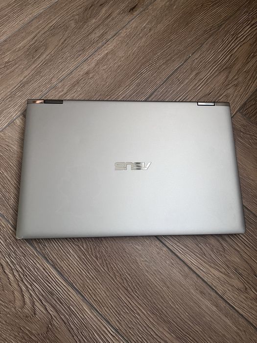 ASUS Zenbook UX462