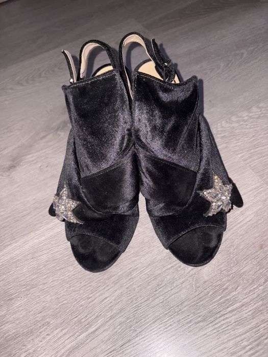 Продам женские туфли