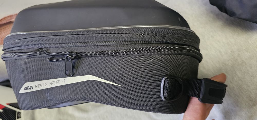 Чанта за резервоар Givi.