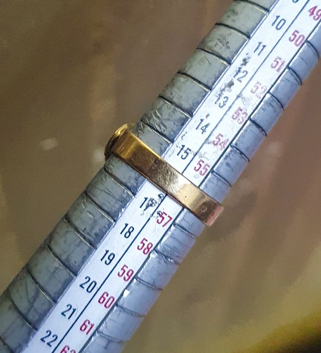 Inel din aur de 14K cu smarald cabochon – mărimea 56, gramaj 5,90 g