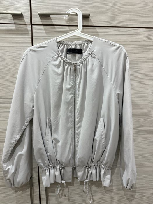 Легкая ветровка ZARA