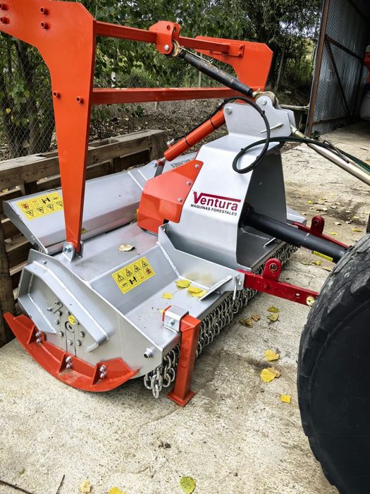 Tractor New Holland volan reversibil, freza forestiera tocător