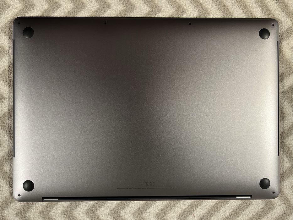 MacBook Pro 16-inch 2019, full box, Cycle Count 140