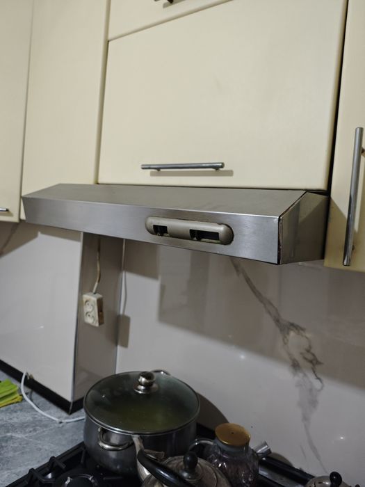 Продаю вытяжку 50/60