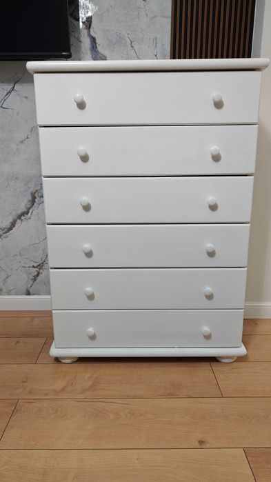 Шкаф белого цвета продам