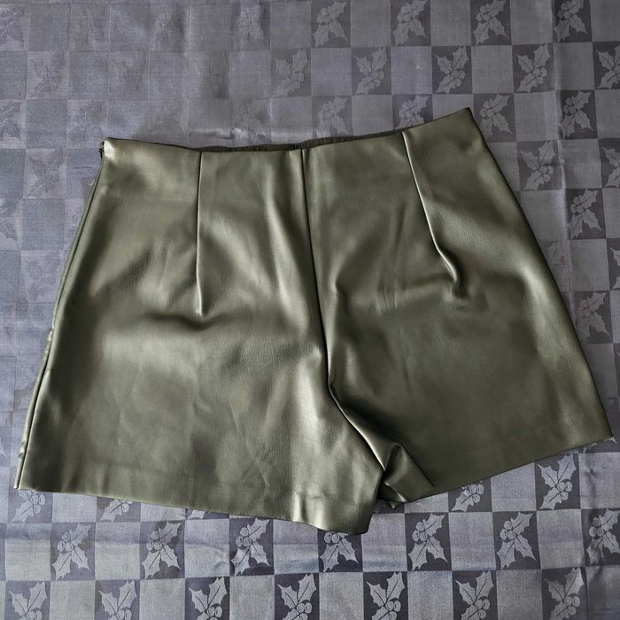 Нова кожена пола-панталон/къси панталонки Stradivarius Страдивариус, М