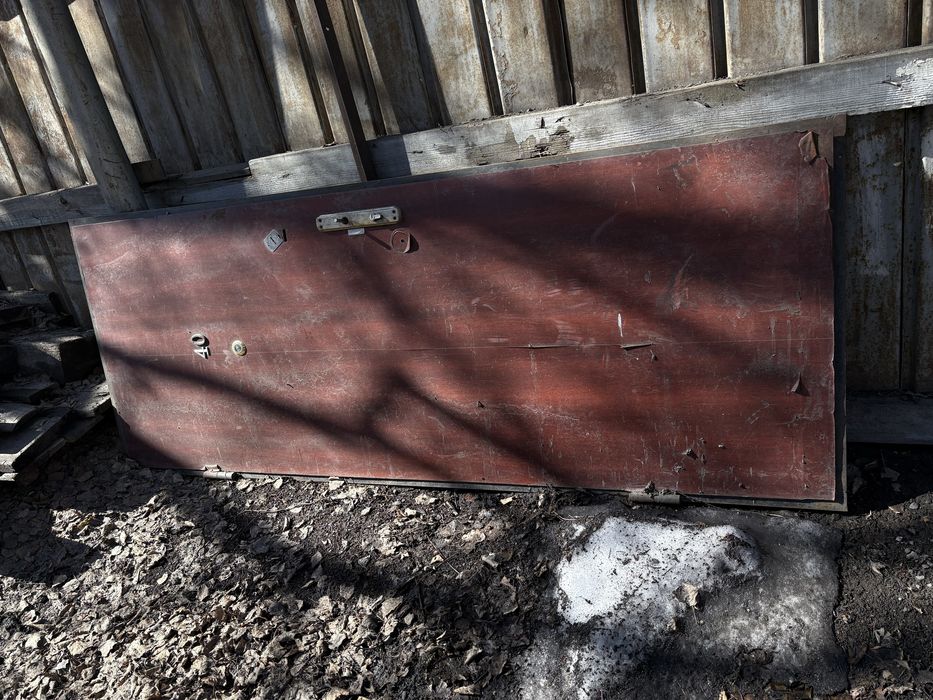 Дверь железная тяжелая