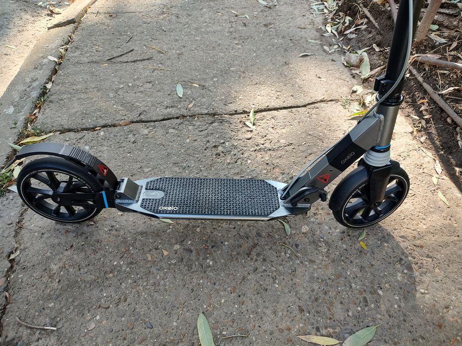 Vând trotineta Oxelo Town XL Adulți.
Vând trotineta Oxelo Town Adulți