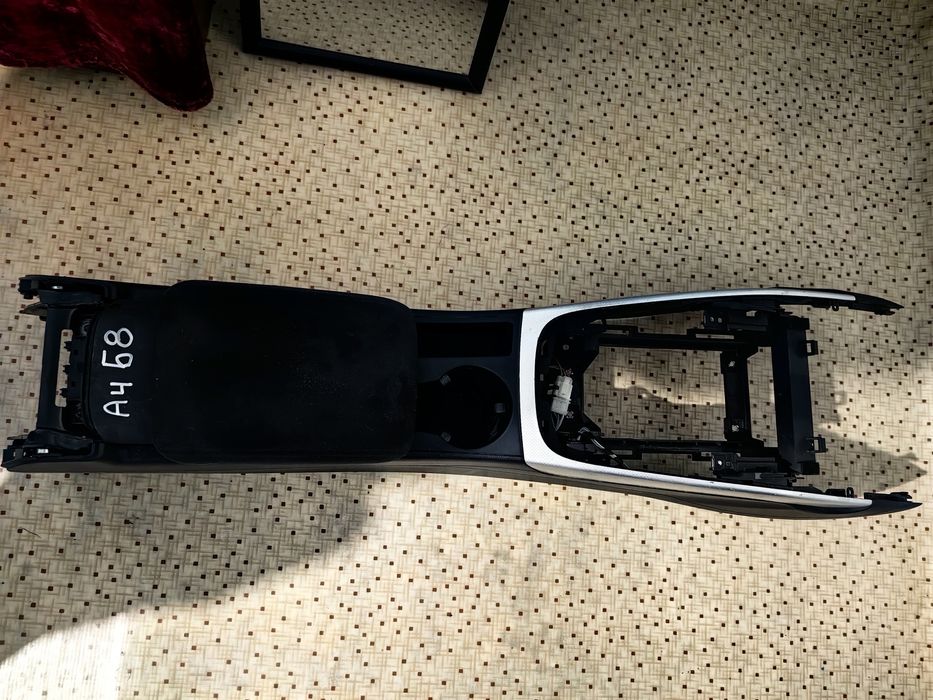 подлакътник  audi a4 b8