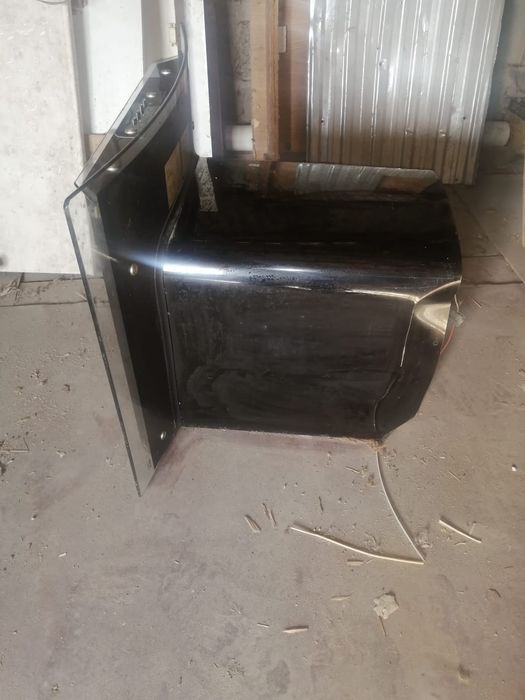 Вытяжка чёрная...