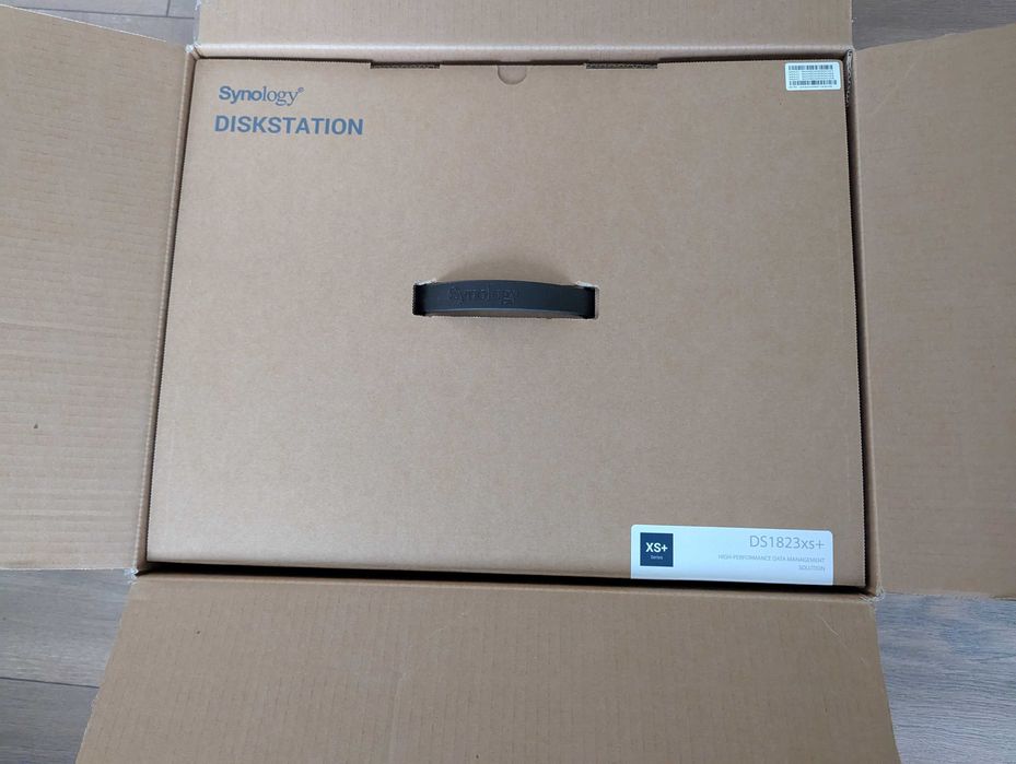 Synology DS1823xs+ NAS с пълен комплект дискове и RAM