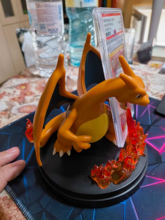 Pokemon Charizard фигурка и грейдната карта (реплика)