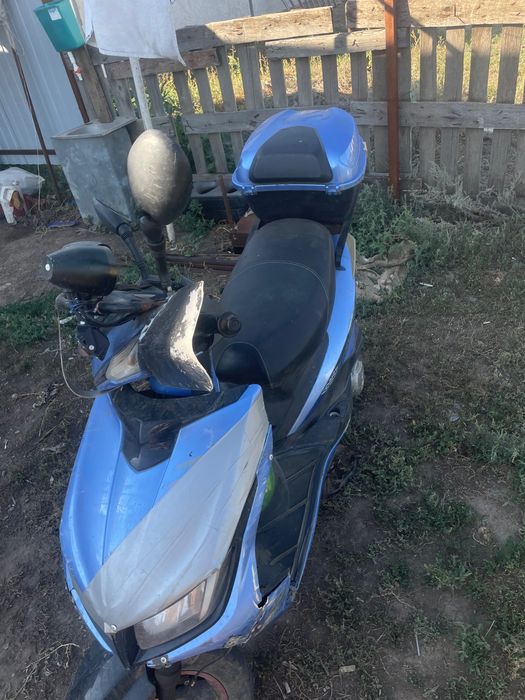 Продам скутер все документы ест