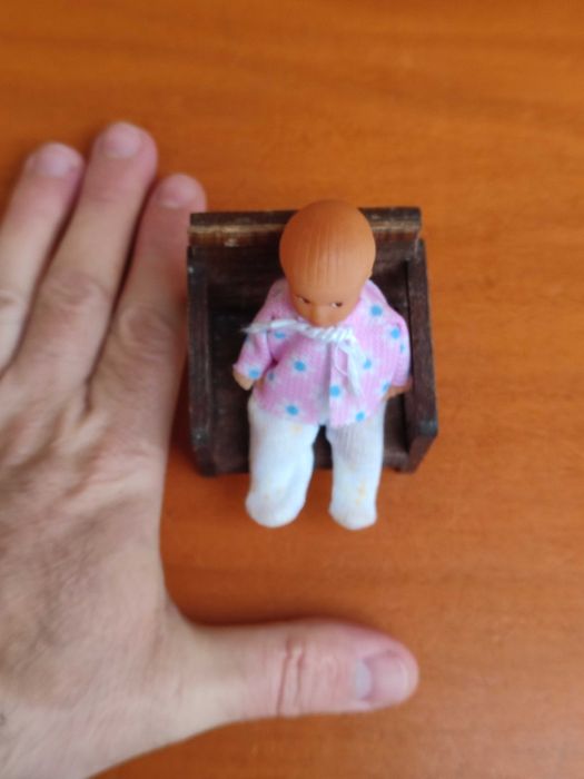 Păpușă miniaturală