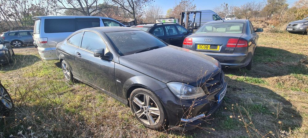 Mercedes-Benz C250, на части.