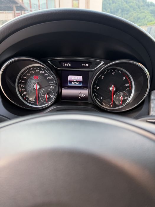 Vând Mercedes-Benz GLA 200 D