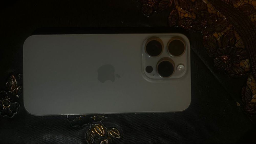 Продам СРОЧНО Айфон 15 про